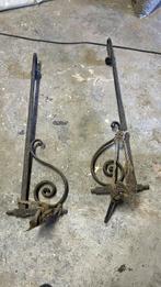 Te koop: 2 antieke smeedijzeren muurbeugels, Ophalen of Verzenden
