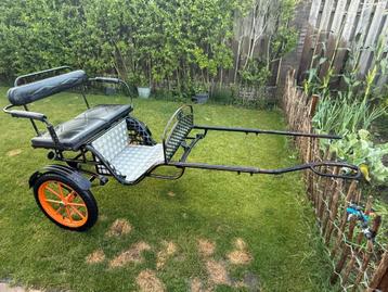 Nette gebruikte 16 inch Lemerij sulky zwart met oranje.
 beschikbaar voor biedingen