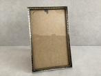 Vintage verzilverde fotolijst - 14 x 9 cm. houten achterkant, Huis en Inrichting, Woonaccessoires | Lijsten, Ophalen of Verzenden