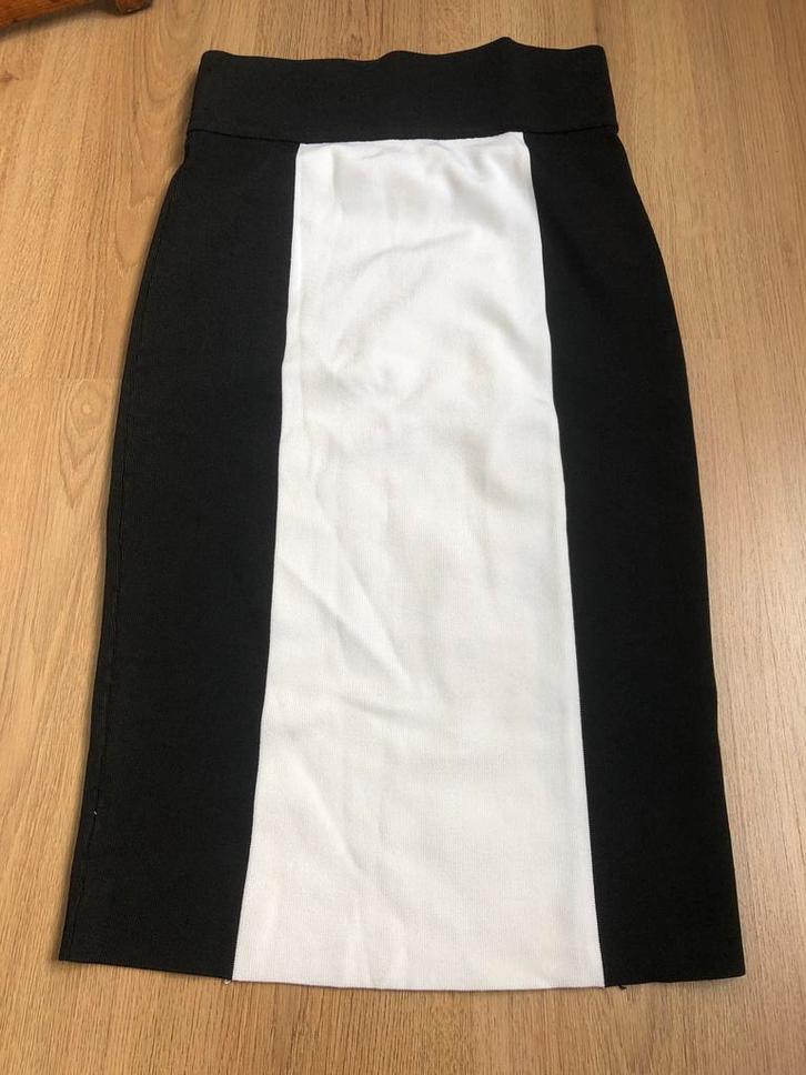 Balmain x H&m zwart witte rok 40, Kleding | Dames, Rokken, Zo goed als nieuw, Maat 38/40 (M), Zwart, Onder de knie, Ophalen of Verzenden