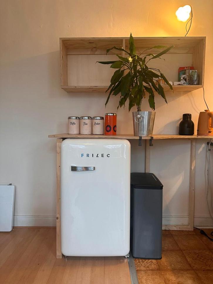 Stijlvolle kleine koelkast - compact model, Witgoed en Apparatuur, Koelkasten en IJskasten, Gebruikt, Met vriesvak, 150 tot 200 liter