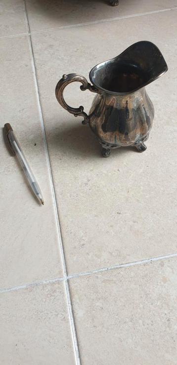Antiek verzilverde  melkkannetje beschikbaar voor biedingen