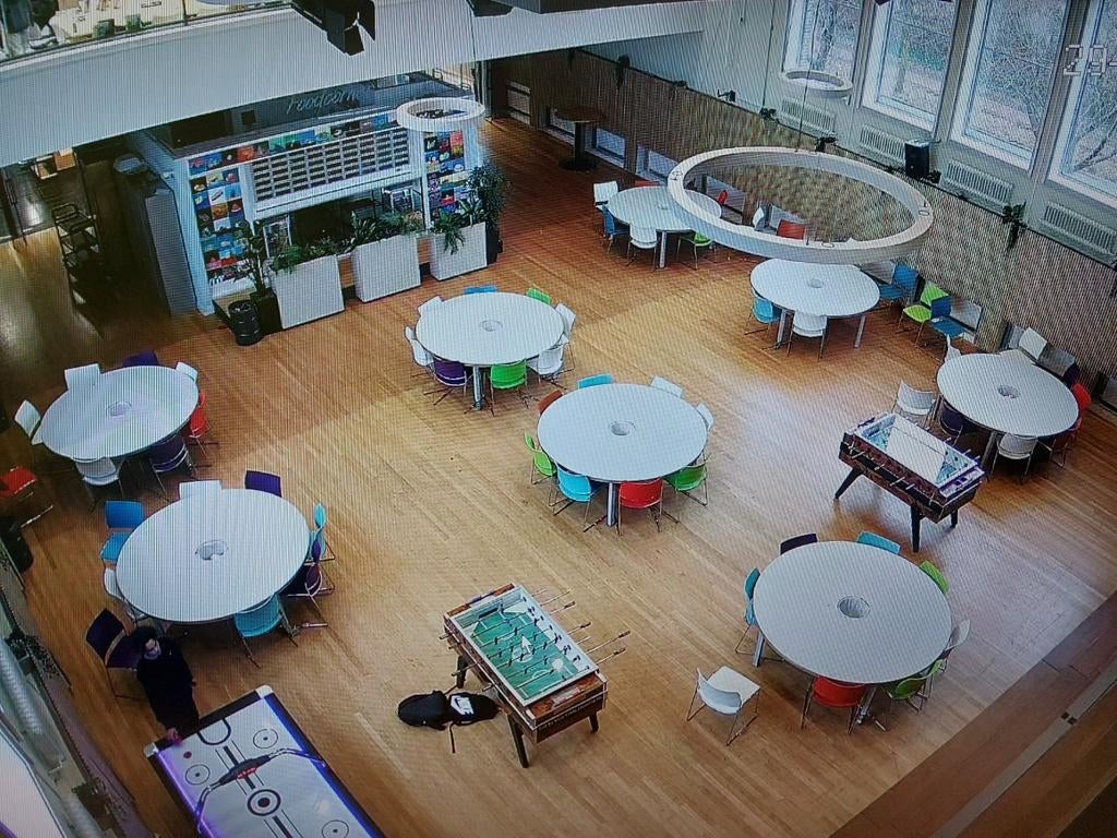 8 ronde tafels met prullenbak, Ophalen, Rond, 50 tot 100 cm, 150 tot 200 cm