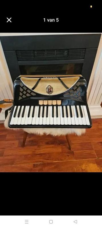Prachtige vintage accordion  beschikbaar voor biedingen