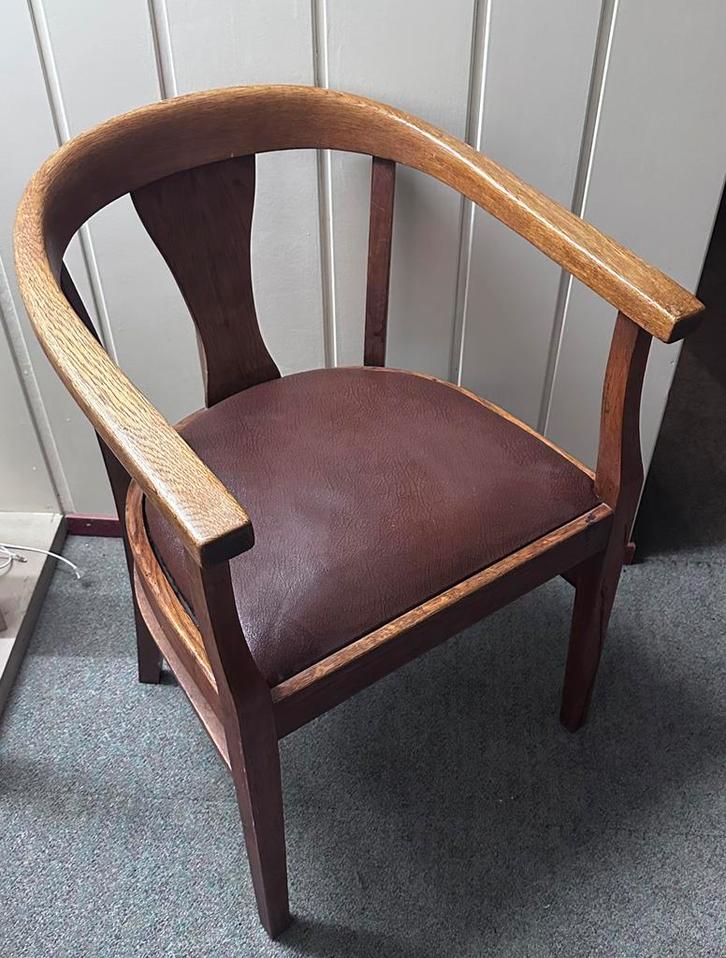 Antieke houten stoel met leren zitting en karakter, Antiek en Kunst, Antiek | Meubels | Stoelen en Banken, Ophalen