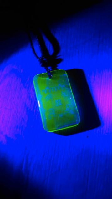 Thorium ketting (uranium) met Chinese tekens  beschikbaar voor biedingen
