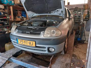 Renault clio onderdelen aangeboden  beschikbaar voor biedingen