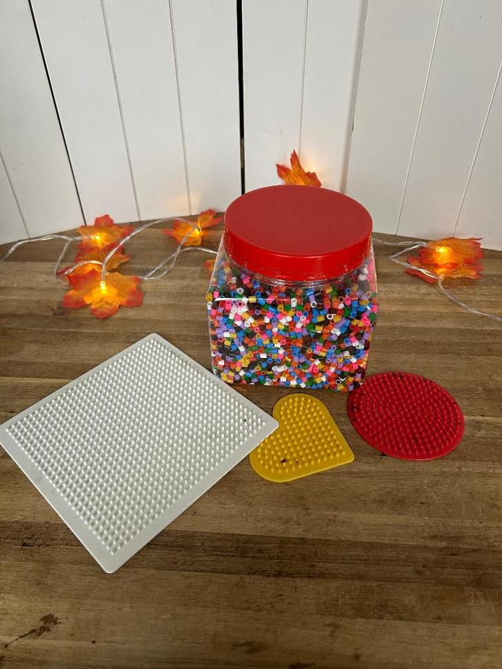 Ikea strijkkralen met grondplaten, Hobby en Vrije tijd, Knutselen, Gebruikt, Materiaal, Ophalen of Verzenden