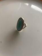 Zilveren ring met groene steen, Sieraden, Tassen en Uiterlijk, Ringen, Gebruikt, Ophalen of Verzenden, 17 tot 18, Met edelsteen