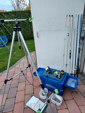 Strandhengels,molens,viskoffer,driepootsteun enz.. beschikbaar voor biedingen