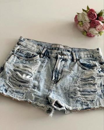 Korte broek beschikbaar voor biedingen