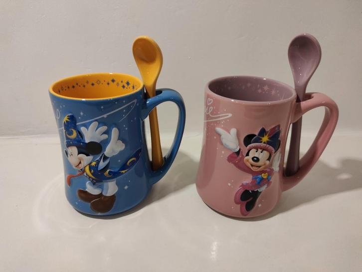 2x Disneyland Parijs Mokken 20 Jaar Jubileum - Nieuw!, Huis en Inrichting, Keuken | Keukenbenodigdheden, Ophalen of Verzenden