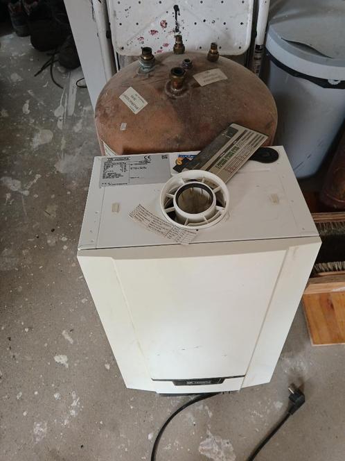 Grote en kleine koperen vat en een CV ketel, Doe-het-zelf en Verbouw, Verwarming en Radiatoren, Gebruikt, Cv-ketel of Combi-ketel