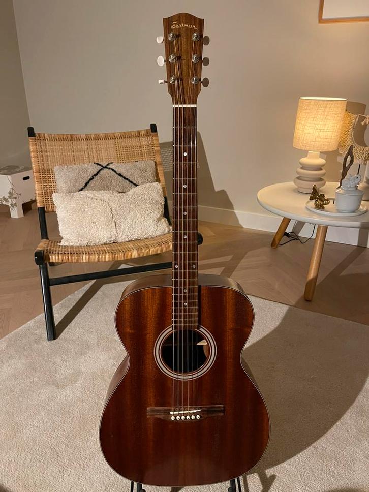 Eastman solid mahonie (sapele) AC OM2 Jeff Tweedy, Muziek en Instrumenten, Snaarinstrumenten | Gitaren | Akoestisch, Gebruikt