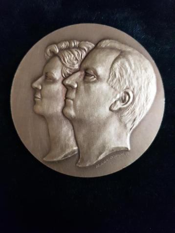 huwelijksmedaillon Albert II en Paola beschikbaar voor biedingen