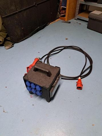 Stroomverdeler 400V / 32A – 6x 230V stopcontact+krachtstroom beschikbaar voor biedingen