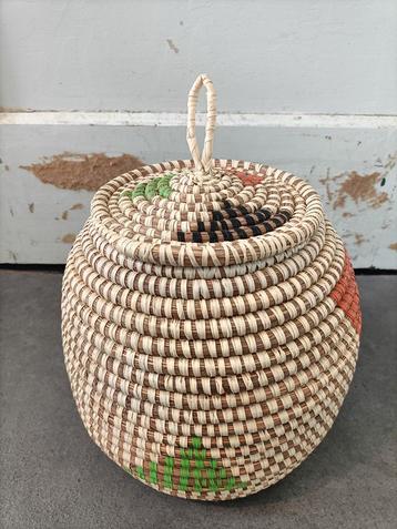 Rieten mand met deksel | Handgemaakt | Afrikaans | Senegal beschikbaar voor biedingen