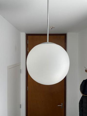 Mat witte bolvormige design hanglamp 2 stuks beschikbaar voor biedingen