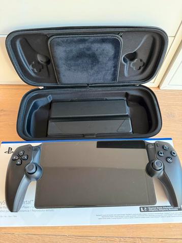 PS Portal Midnight Black, Spigen Case en screen protector beschikbaar voor biedingen