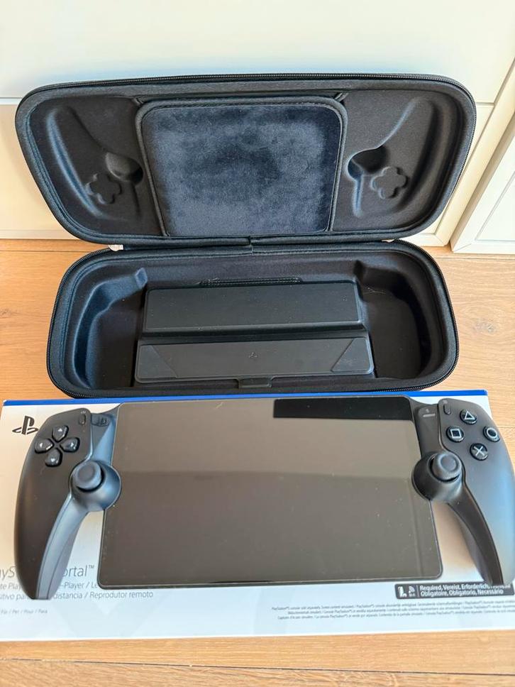 PS Portal Midnight Black, Spigen Case en screen protector, Spelcomputers en Games, Spelcomputers | Sony PlayStation 5, Zo goed als nieuw
