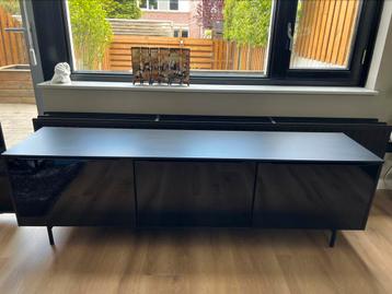 Tv Meubel zwart met glas - RANNÄS beschikbaar voor biedingen