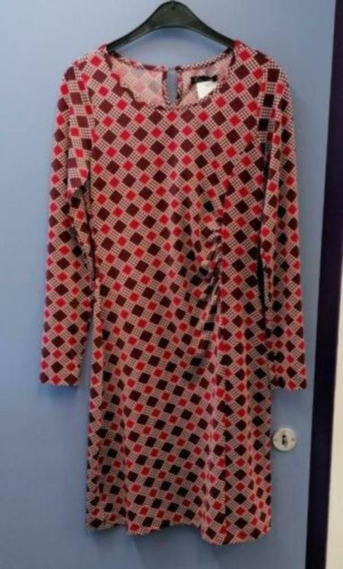 King Louie bordeaux rode jurk 2 tinten vakjes mt S nr 35891, Kleding | Dames, Jurken, Zo goed als nieuw, Maat 36 (S), Rood, Boven de knie