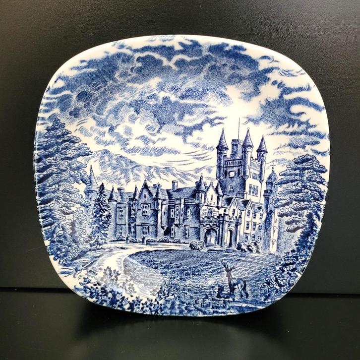 Schoteltje uit de collectie van Royal homes of Britain, Antiek en Kunst, Antiek | Servies los, Ophalen of Verzenden
