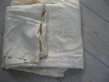 Zeer oud groot schitterend hand gemaakt ajour kleed, beschikbaar voor biedingen