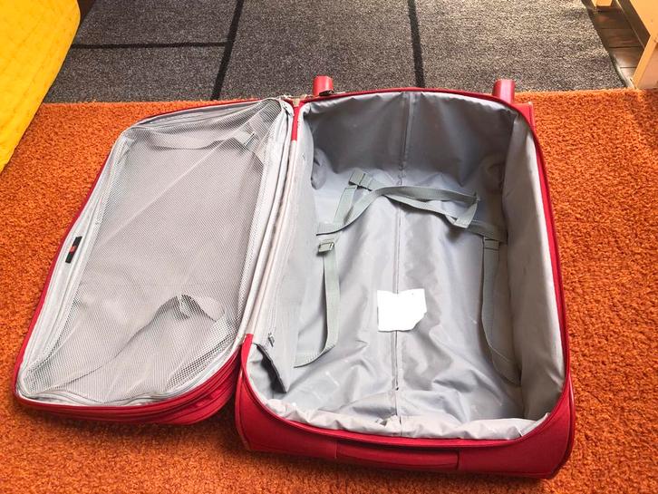 Rode Trolley Reiskoffer, Sieraden, Tassen en Uiterlijk, Koffers, Gebruikt, Overige materialen, 70 cm of meer, 55 cm of meer, Uitschuifbare handgreep