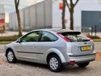 Ford Focus 1.4-16V Airco Cruise Lage KM Topstaat Nieuwe APK, 15 km/l, Gebruikt, 4 cilinders, 610 kg