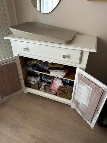 Vintage Commode - Off White Geschilderd beschikbaar voor biedingen
