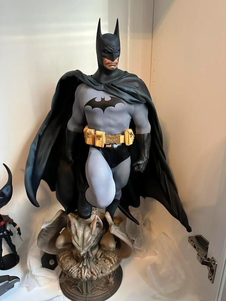 Batman dark knight premium format sideshow statue, Verzamelen, Film en Tv, Zo goed als nieuw, Beeldje, Replica of Model, Ophalen of Verzenden