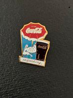 Coca Cola  - Coca Cola pin Refreshing terrasje, Ophalen of Verzenden, Zo goed als nieuw, Merk, Speldje of Pin