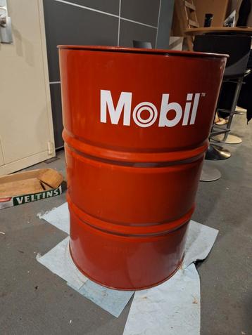 Gebruikt Olievat 200 Liter - Mobil beschikbaar voor biedingen