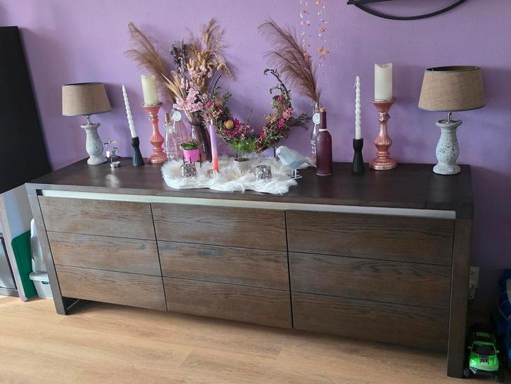 Mooie donkerbruine dressoir, Huis en Inrichting, Kasten | Dressoirs, Gebruikt, 200 cm of meer, 50 tot 75 cm, Met deur(en), Met plank(en)
