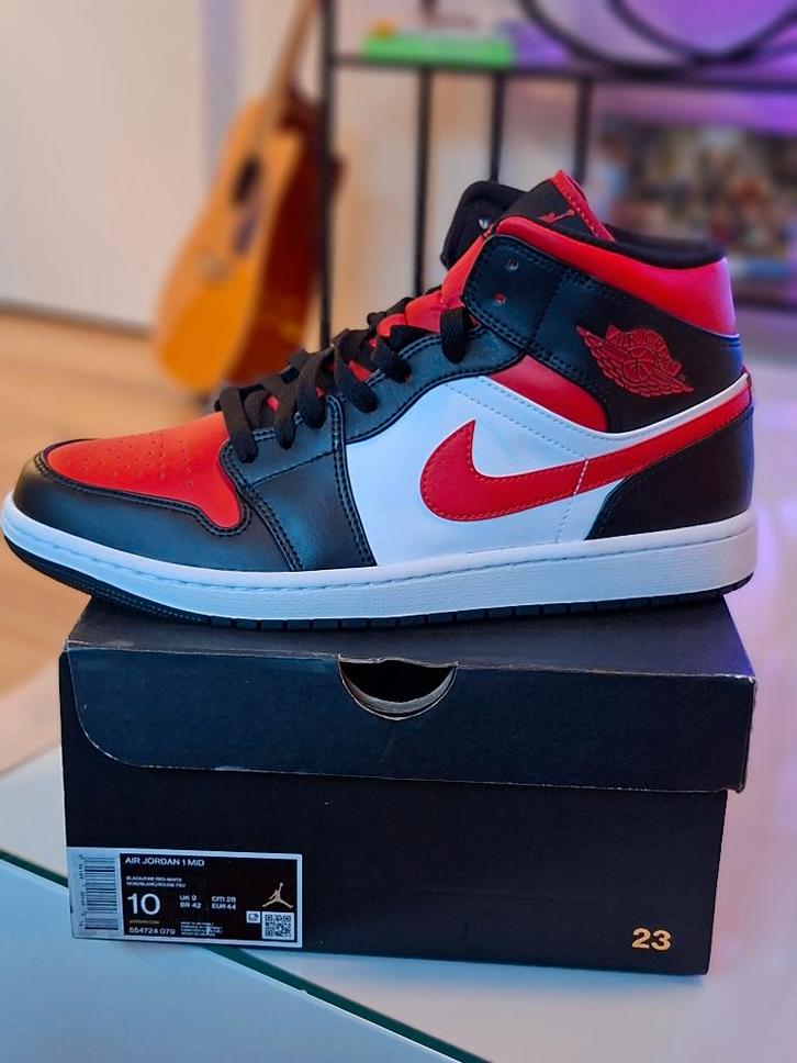 Nike Air Jordan 1 Mid 'Bred Toe' Maat 44, Kleding | Heren, Schoenen, Nieuw, Sneakers of Gympen, Overige kleuren, Ophalen of Verzenden
