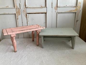 2x Brocante Houten krukje - voetenbankje - vensterbankje  beschikbaar voor biedingen