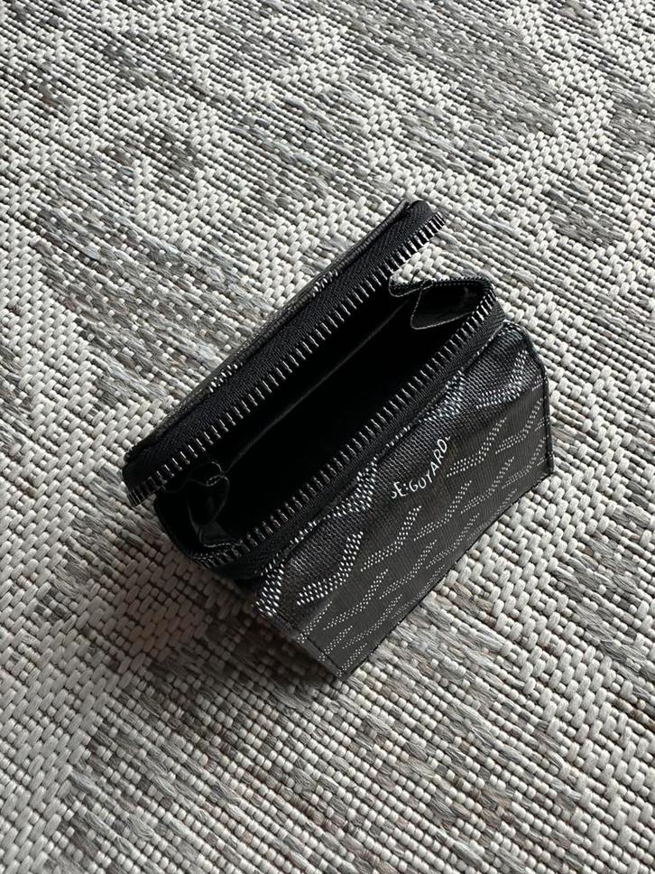 Portemonnee met Goyard-stijl patroon (niet origineel), Sieraden, Tassen en Uiterlijk, Portemonnees, Zo goed als nieuw, Zwart, Ophalen of Verzenden