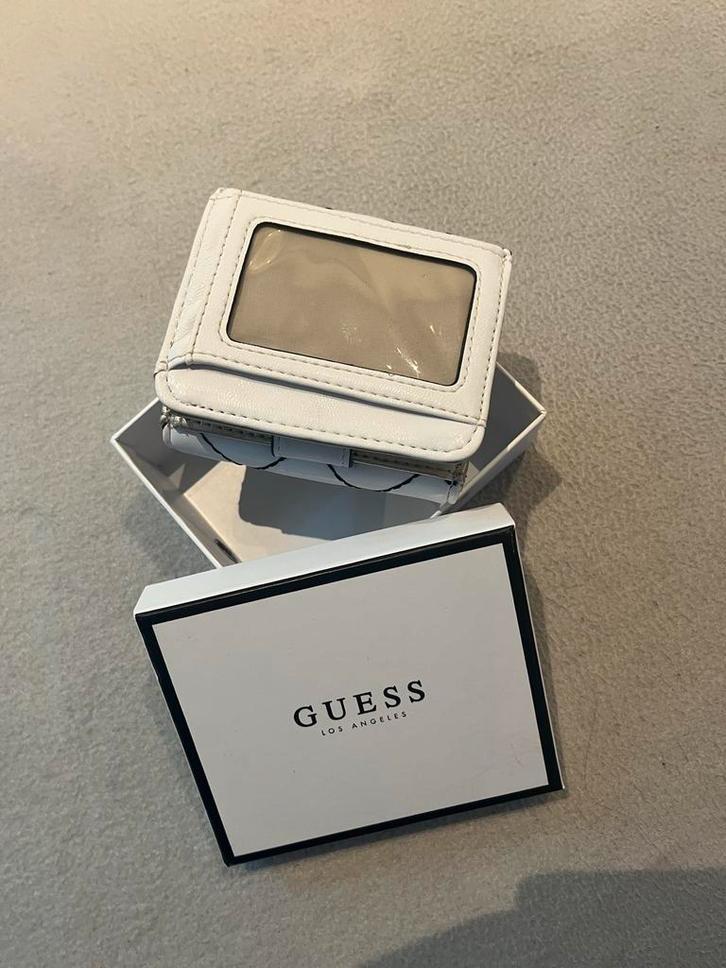 Nieuwe Guess Portemonnee, Sieraden, Tassen en Uiterlijk, Portemonnees, Nieuw, Guess, Wit, Met knipsluiting, Ophalen of Verzenden