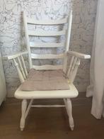 Brocante wit Houten Stoel met Kussen, Huis en Inrichting, Stoelen, Ophalen, Gebruikt, Wit, Eén