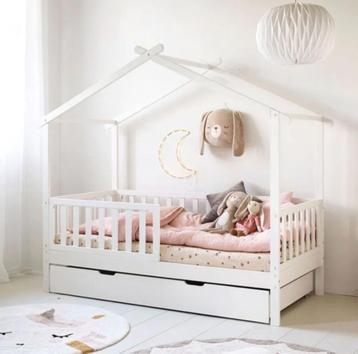 Peuter bed met la beschikbaar voor biedingen