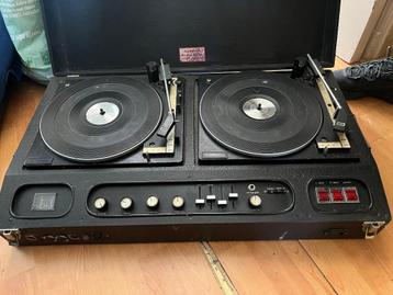 Vintage dubbele draaitafel in koffer – retro beschikbaar voor biedingen