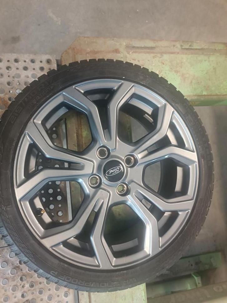 Winterbanden met originele velgen 215/40R17 - Ford Fiesta ST, Auto-onderdelen, Banden en Velgen, Banden en Velgen, Winterbanden