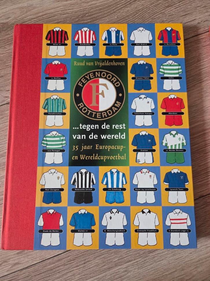 Feyenoord tegen de rest van de wereld, Boeken, Sportboeken, Zo goed als nieuw, Balsport, Ophalen of Verzenden