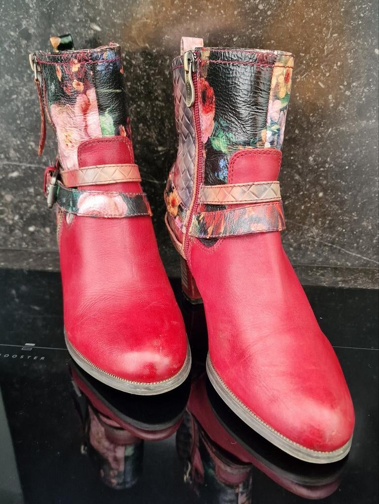 Laura Vita boot 38 zgan, Lage of Enkellaarzen, Ophalen of Verzenden, Zo goed als nieuw, Rood