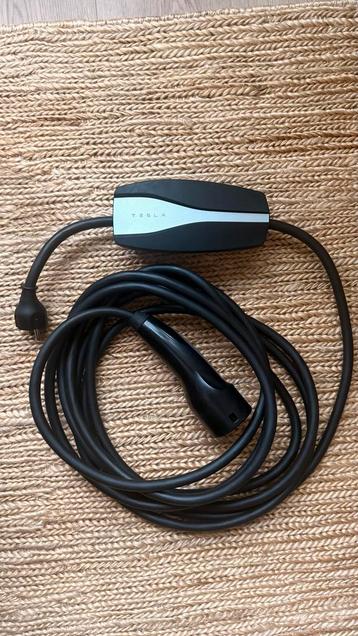 Tesla Mobile Connector Thuislader (Zo Goed Als Nieuw) beschikbaar voor biedingen