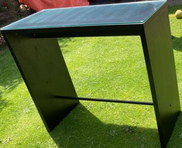 Strakke zwarte sidetable / console-tafel met glazen blad beschikbaar voor biedingen