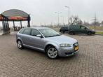 Audi A3 1.6 Sportback 85KW FSI 2004 Grijs, Auto's, Voorwielaandrijving, 15 km/l, Zwart, Overige bekleding