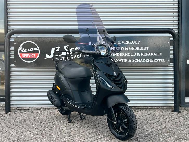 Piaggio Zip Mat Zwart Snor 2021 10111 km 1 eig GARANTIE, Fietsen en Brommers, Scooters | Piaggio, Zo goed als nieuw, Zip, Maximaal 25 km/u