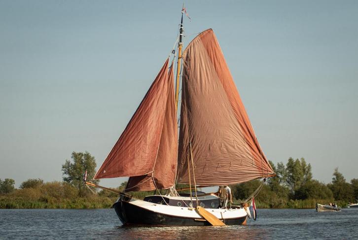Lemster Aak platbodem te huur, Watersport en Boten, Platbodems, Zo goed als nieuw, Staal, Diesel, Ophalen